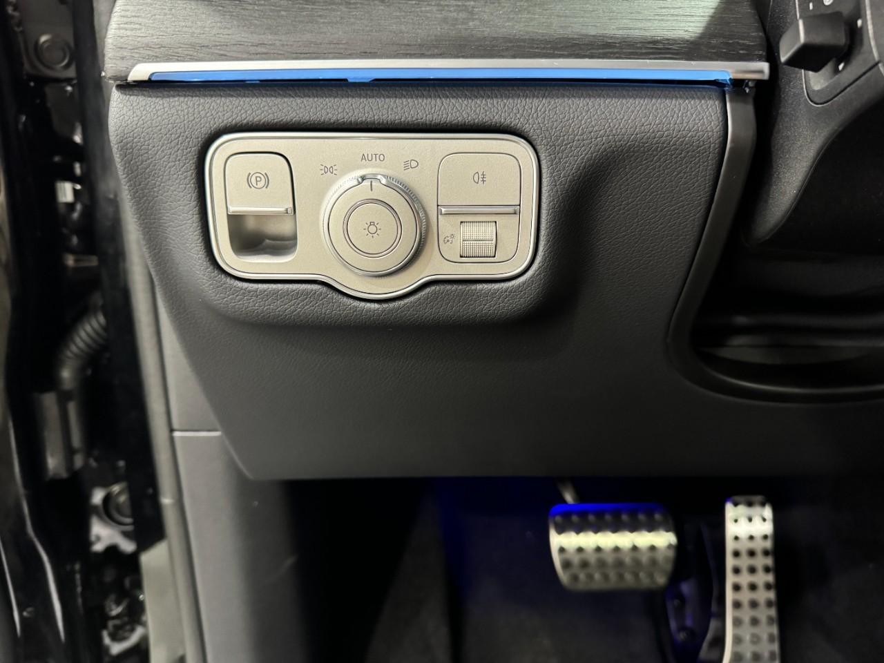 Mercedes-Benz GLS Vehicle Full-screen Gallery Image 33