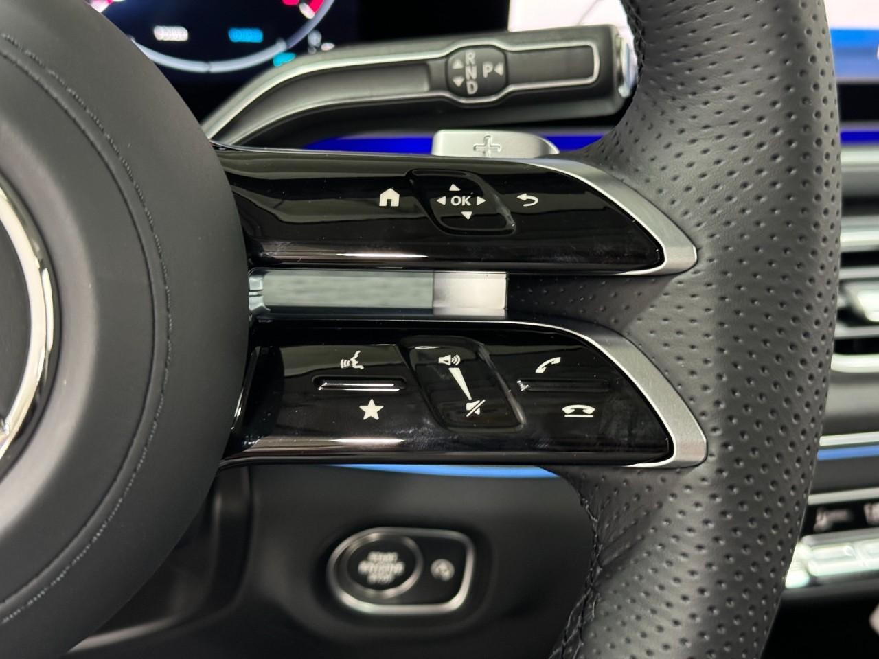 Mercedes-Benz GLS Vehicle Full-screen Gallery Image 35