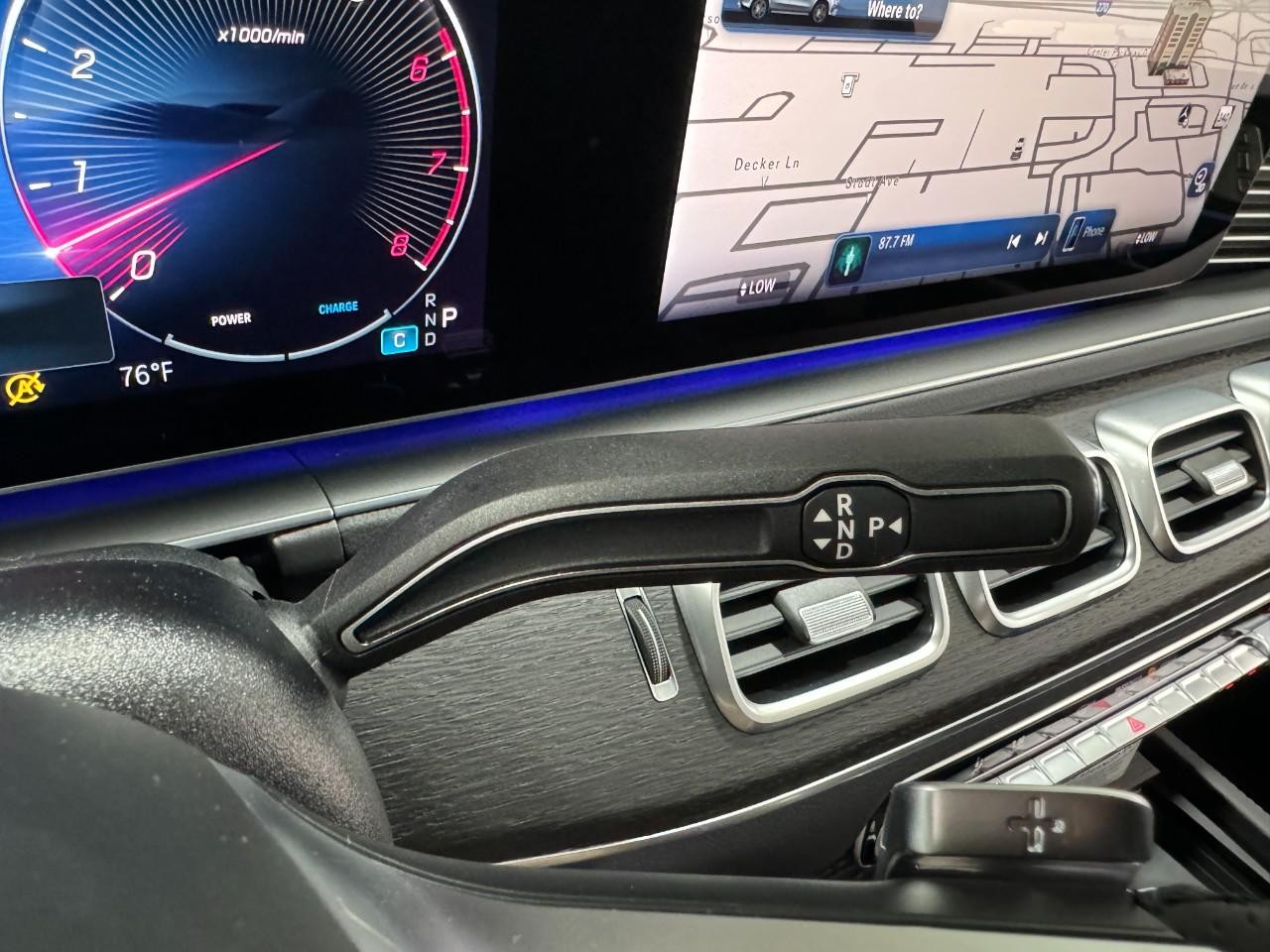 Mercedes-Benz GLS Vehicle Full-screen Gallery Image 37