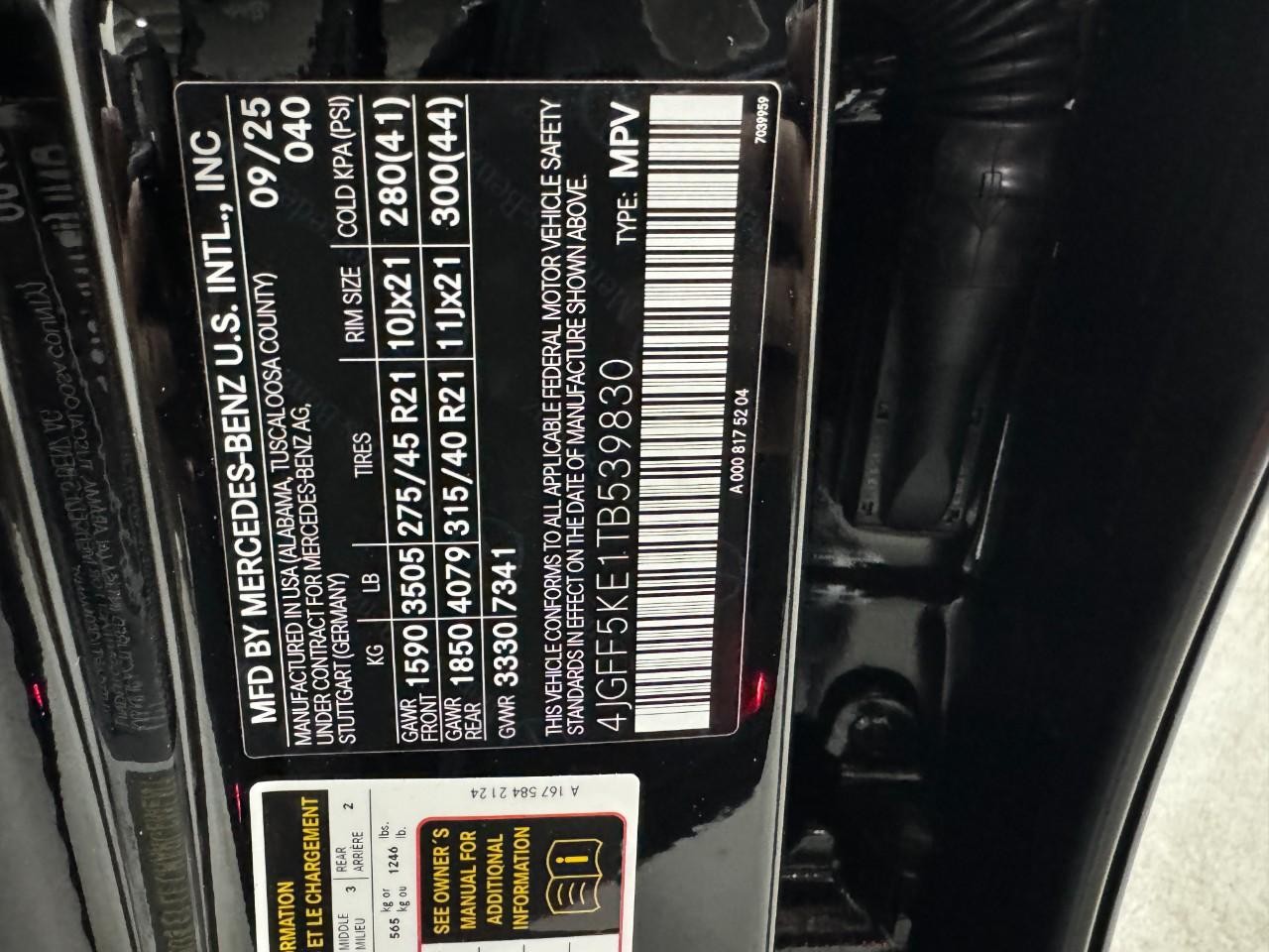 Mercedes-Benz GLS Vehicle Full-screen Gallery Image 39