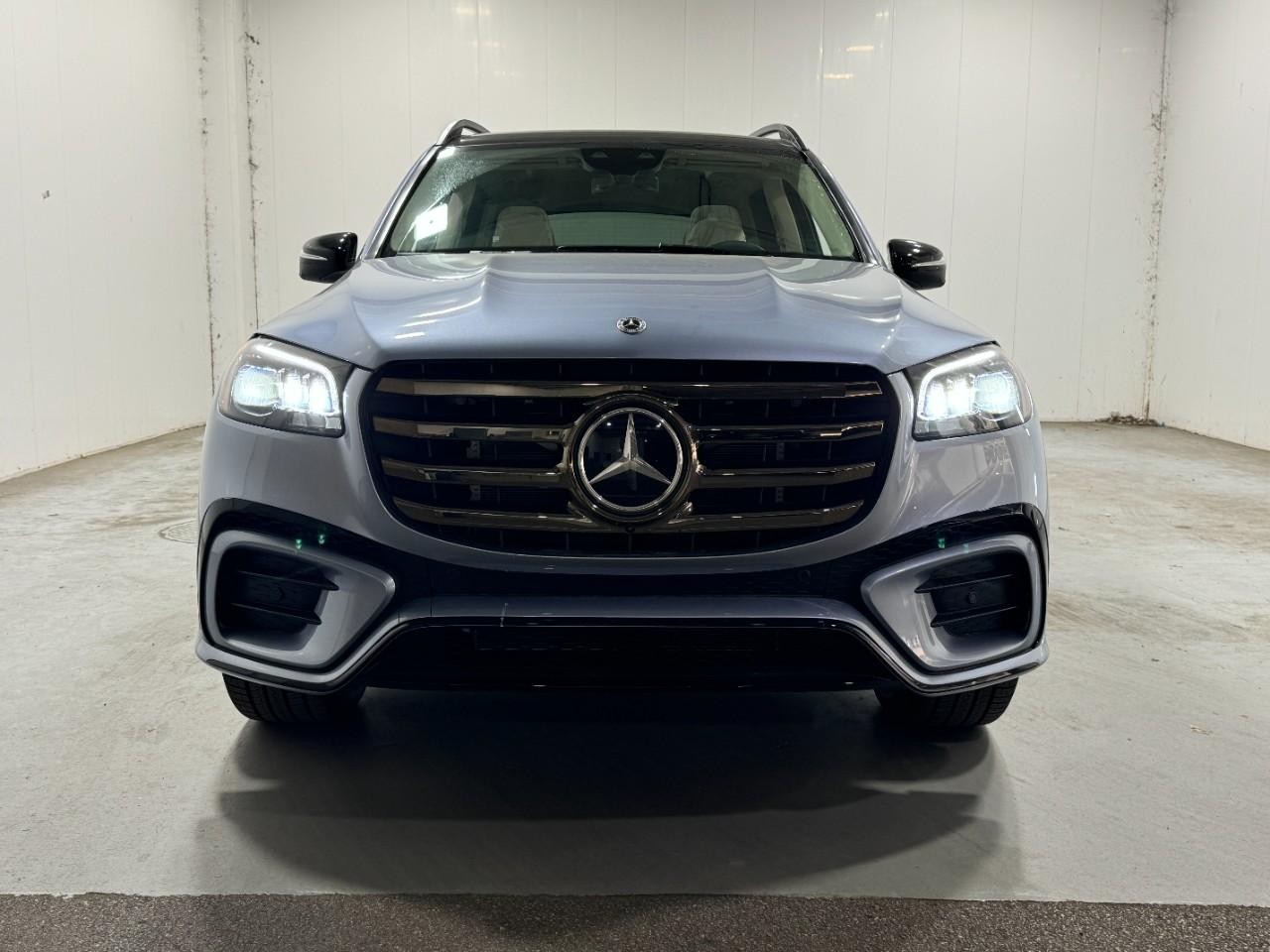 Mercedes-Benz GLS Vehicle Full-screen Gallery Image 7