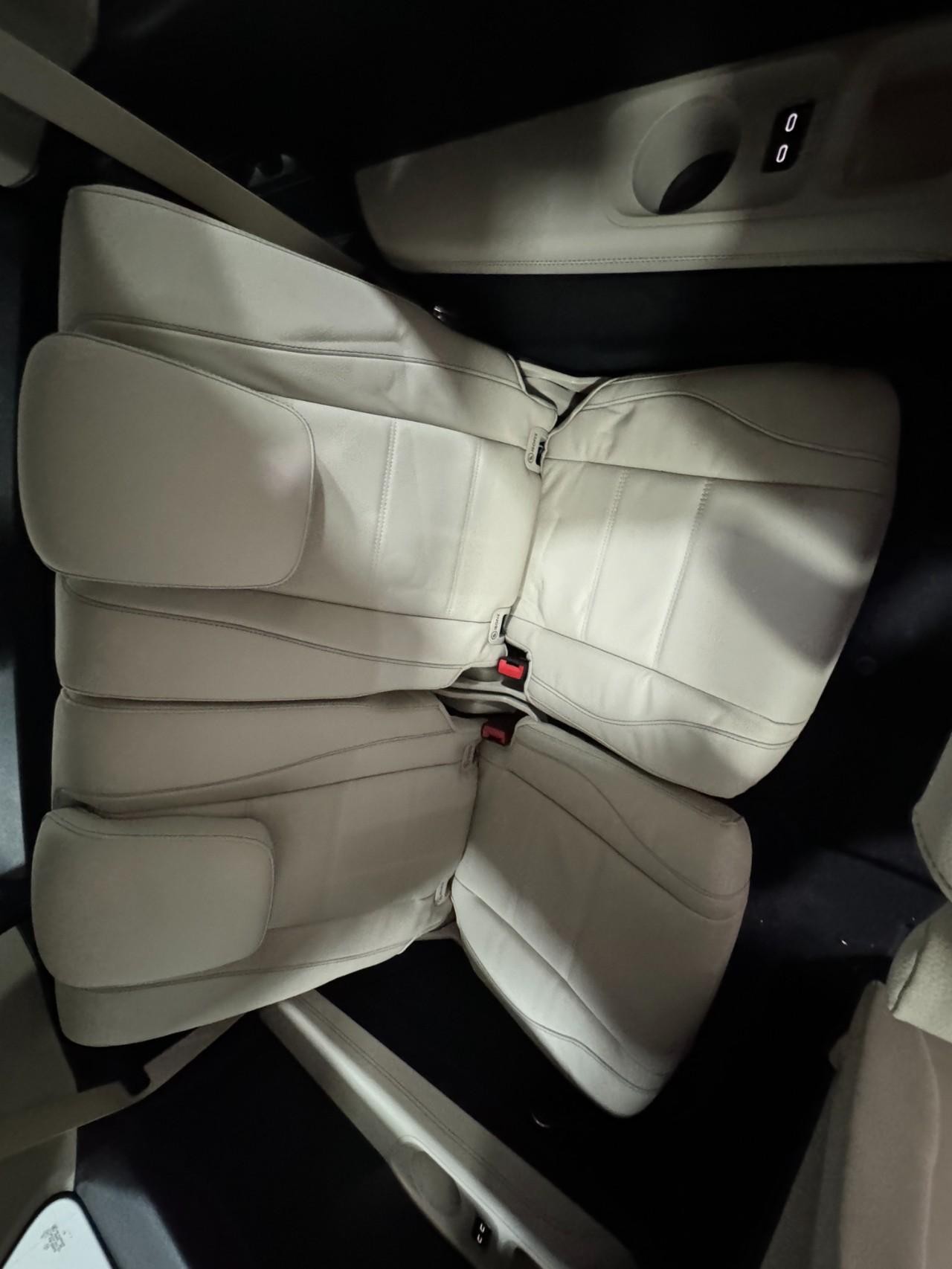 Mercedes-Benz GLS Vehicle Full-screen Gallery Image 8