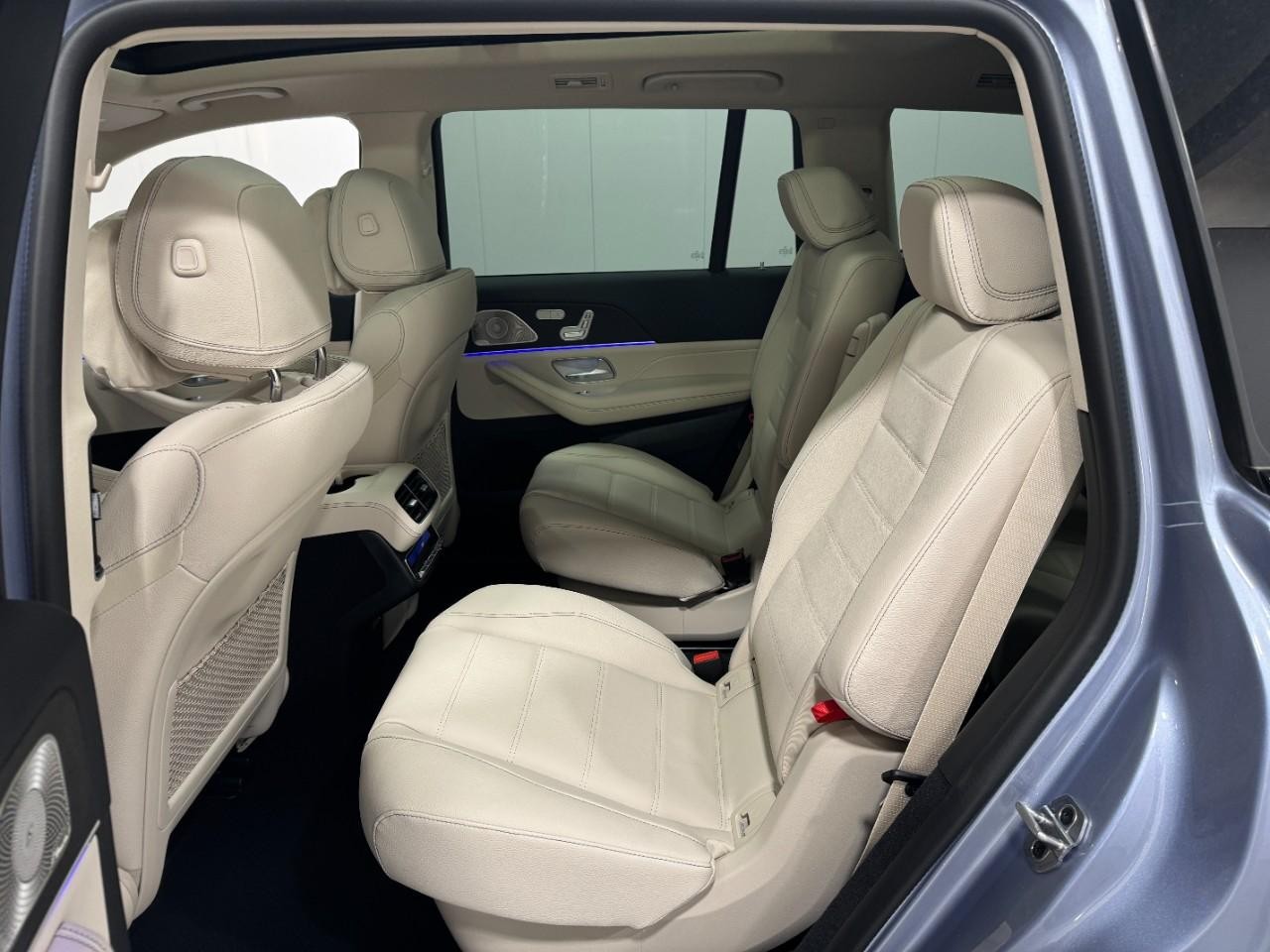 Mercedes-Benz GLS Vehicle Full-screen Gallery Image 9