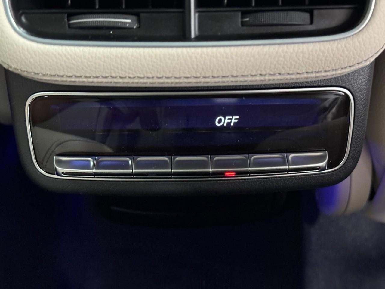 Mercedes-Benz GLS Vehicle Full-screen Gallery Image 13