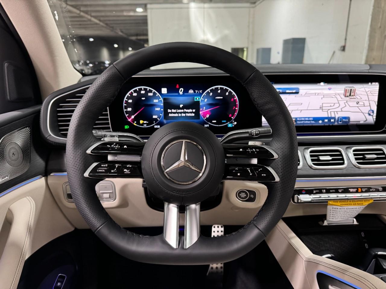 Mercedes-Benz GLS Vehicle Full-screen Gallery Image 16