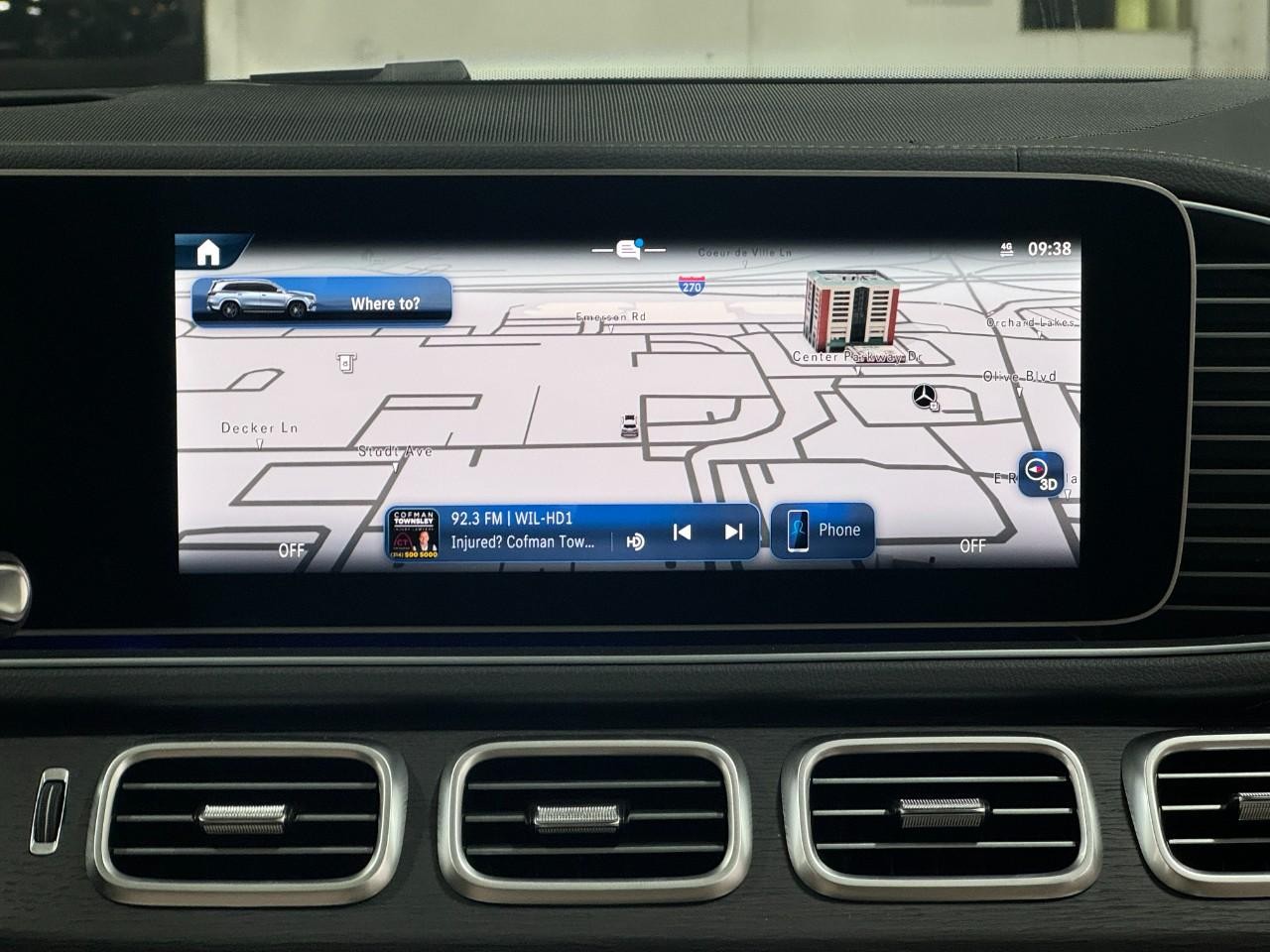 Mercedes-Benz GLS Vehicle Full-screen Gallery Image 17