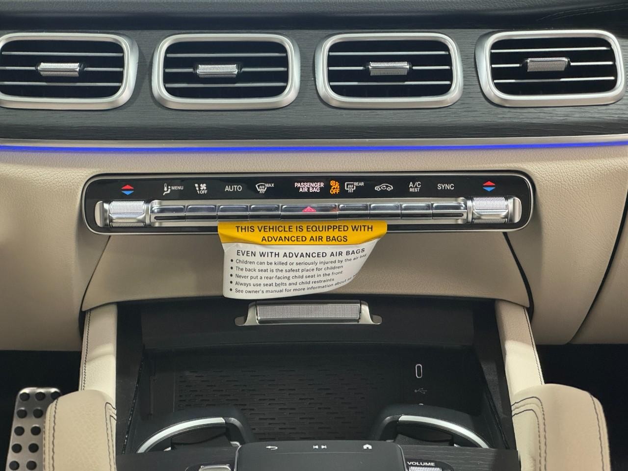 Mercedes-Benz GLS Vehicle Full-screen Gallery Image 18