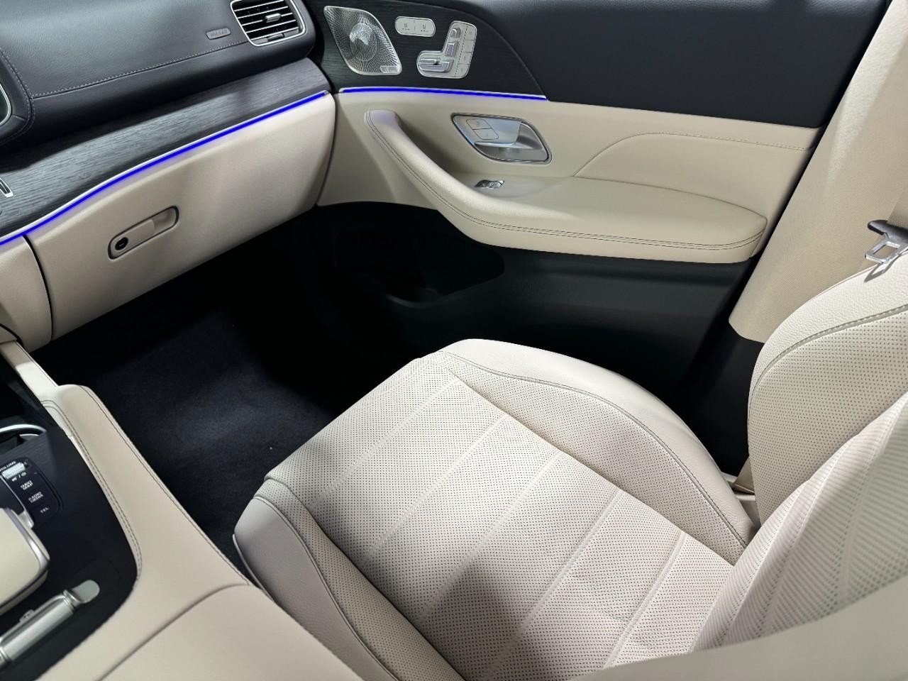 Mercedes-Benz GLS Vehicle Full-screen Gallery Image 20