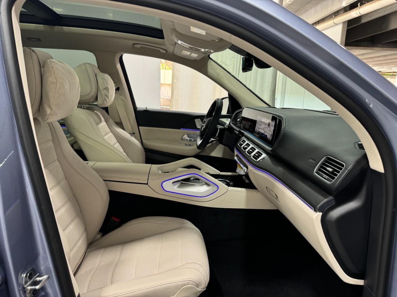 Mercedes-Benz GLS Vehicle Full-screen Gallery Image 21