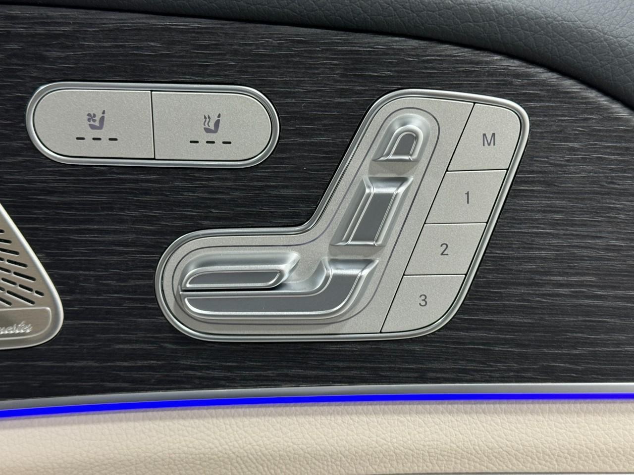 Mercedes-Benz GLS Vehicle Full-screen Gallery Image 23