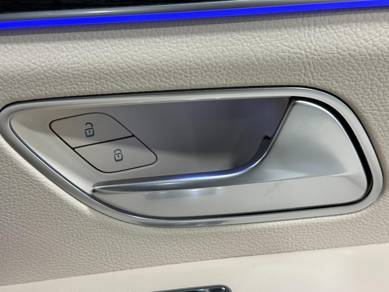 Mercedes-Benz GLS Vehicle Full-screen Gallery Image 24