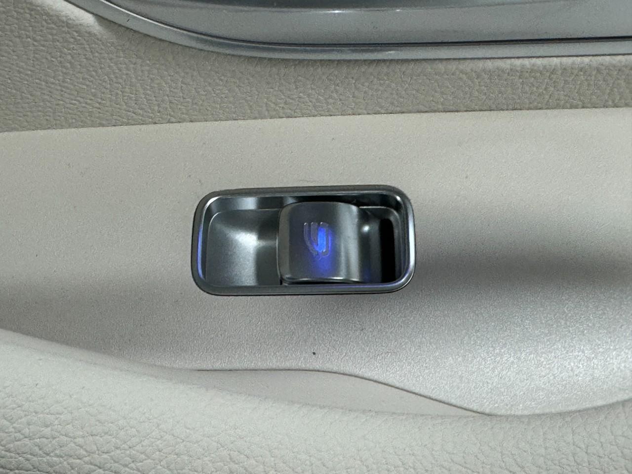 Mercedes-Benz GLS Vehicle Full-screen Gallery Image 25