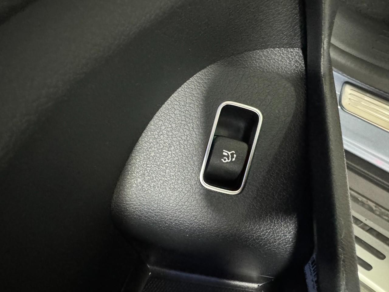 Mercedes-Benz GLS Vehicle Full-screen Gallery Image 30