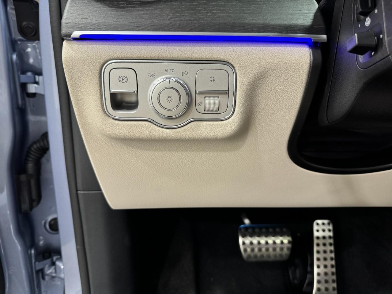 Mercedes-Benz GLS Vehicle Full-screen Gallery Image 33