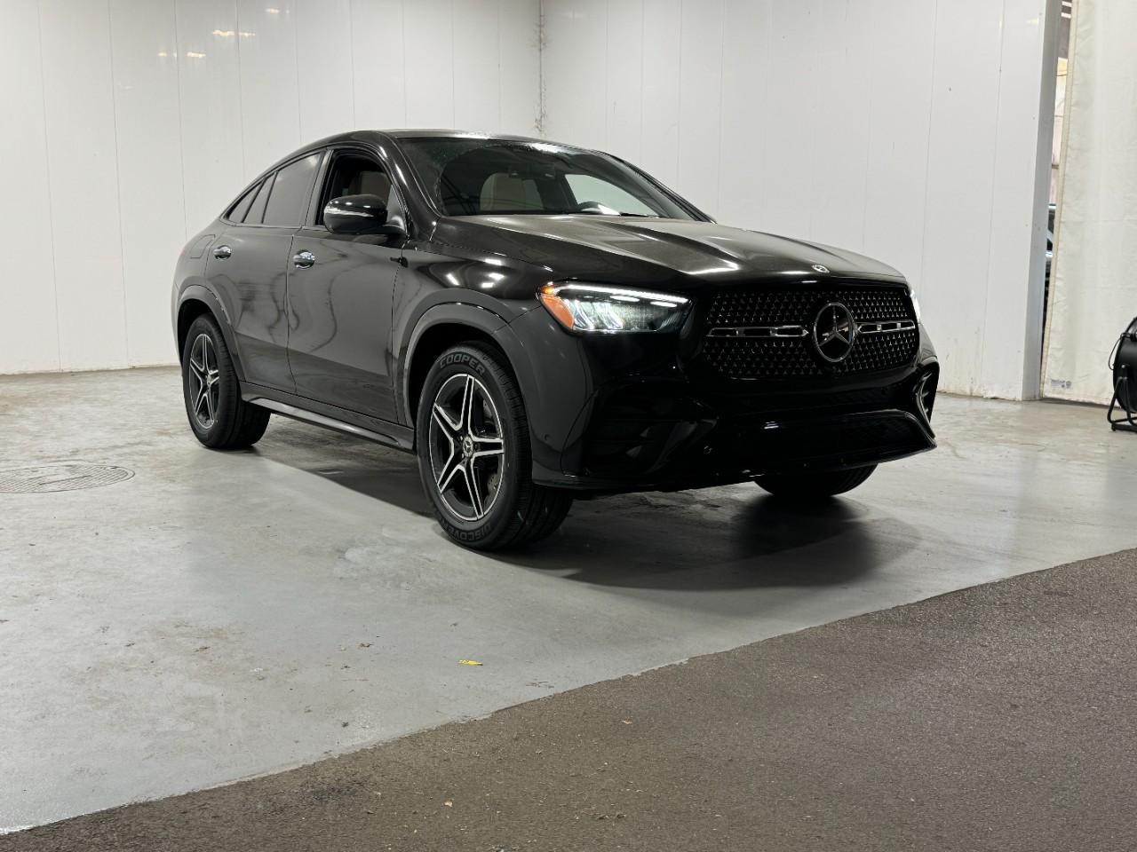 Mercedes-Benz GLE Vehicle Full-screen Gallery Image 6