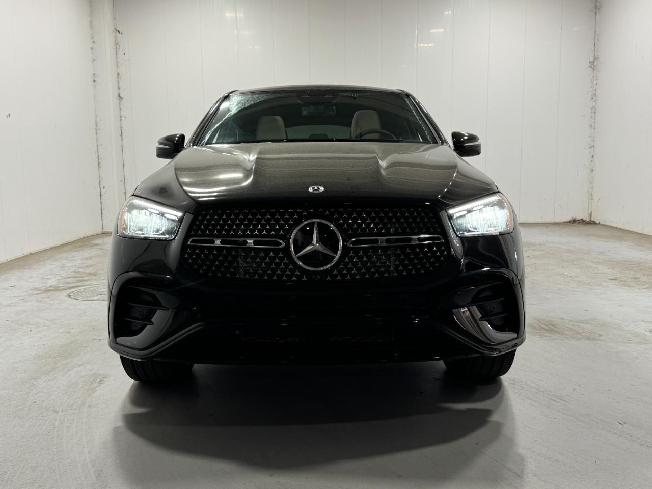 Mercedes-Benz GLE Vehicle Full-screen Gallery Image 7