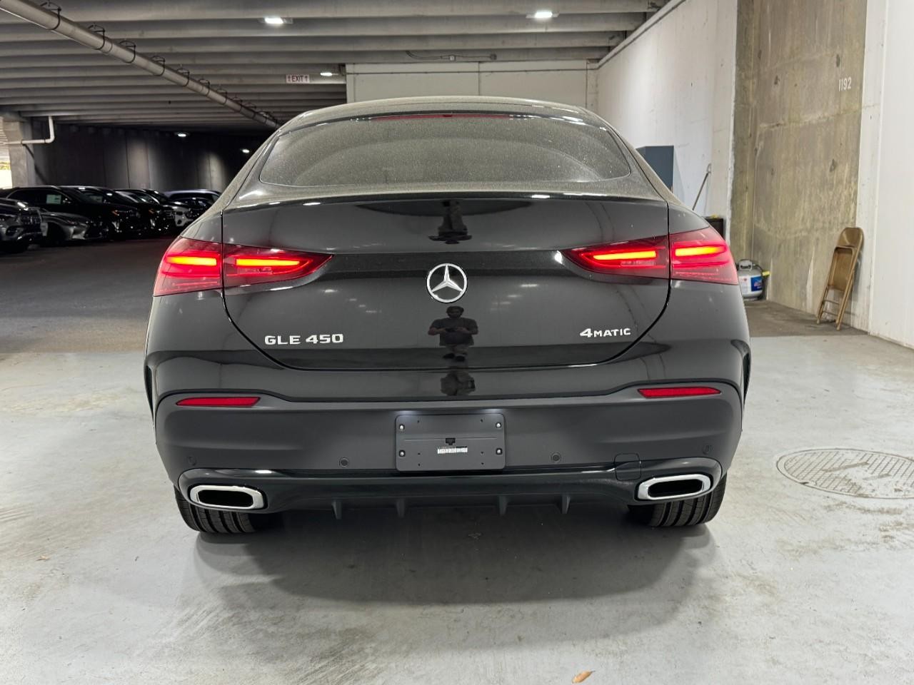 Mercedes-Benz GLE Vehicle Full-screen Gallery Image 9