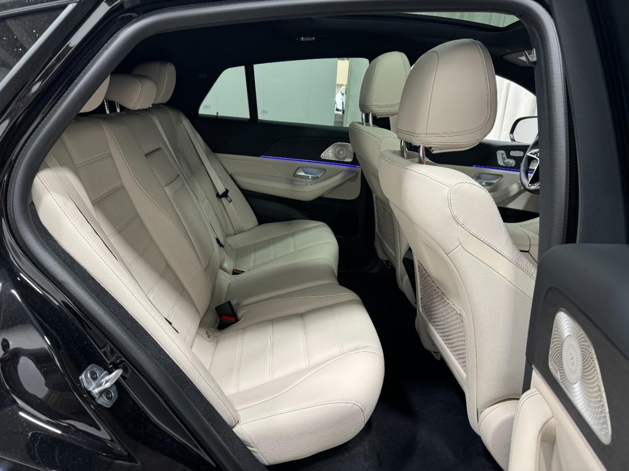 Mercedes-Benz GLE Vehicle Full-screen Gallery Image 10