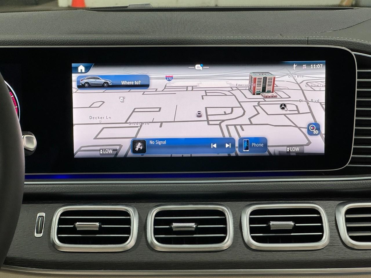 Mercedes-Benz GLE Vehicle Full-screen Gallery Image 14