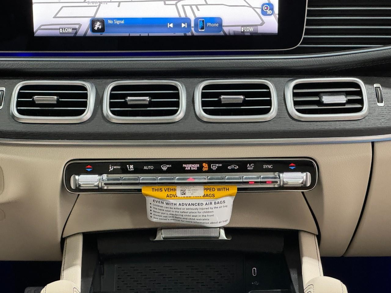 Mercedes-Benz GLE Vehicle Full-screen Gallery Image 15