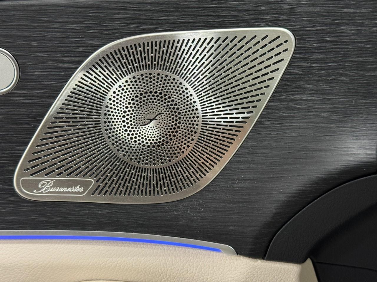 Mercedes-Benz GLE Vehicle Full-screen Gallery Image 24