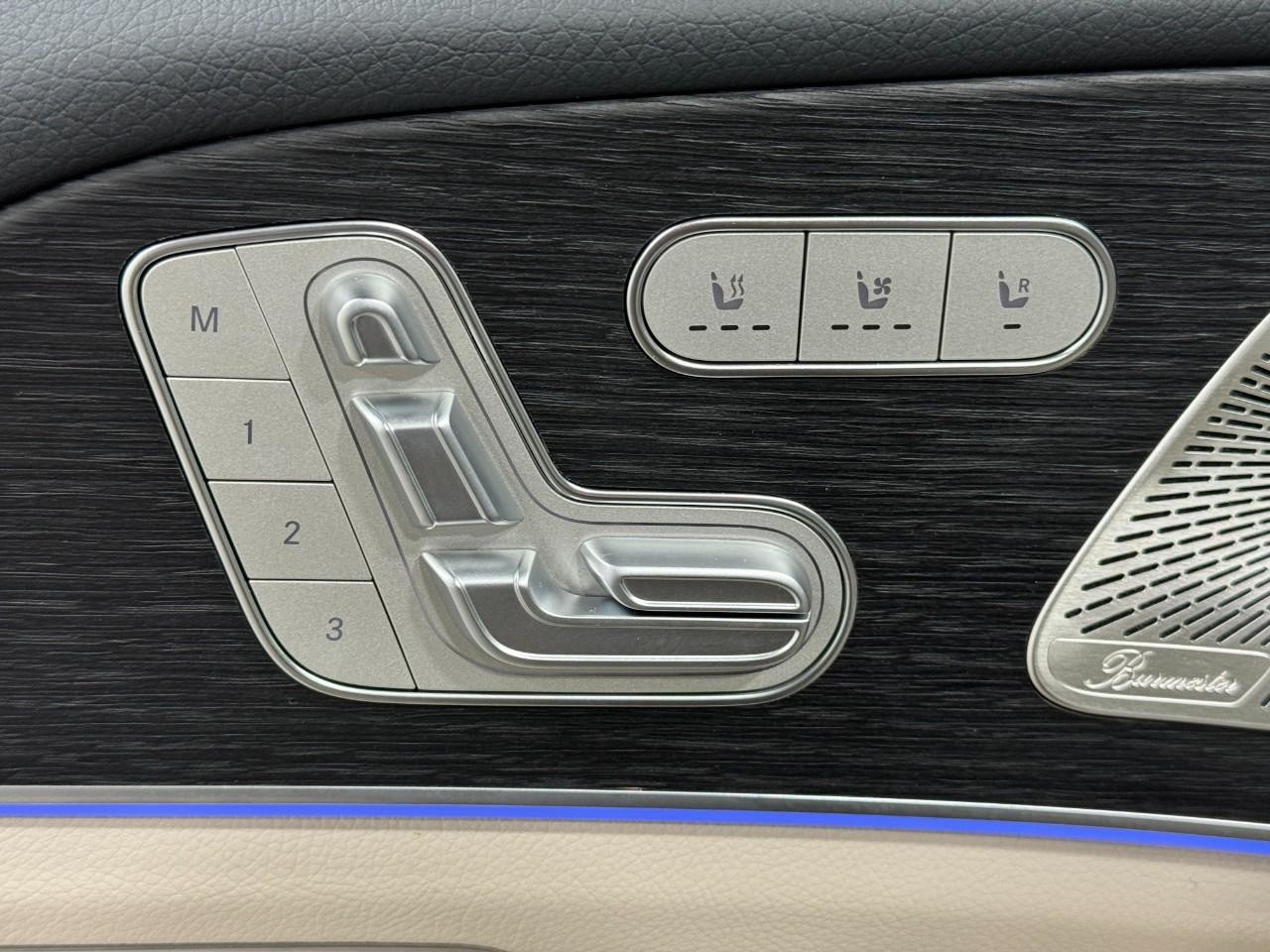 Mercedes-Benz GLE Vehicle Full-screen Gallery Image 25