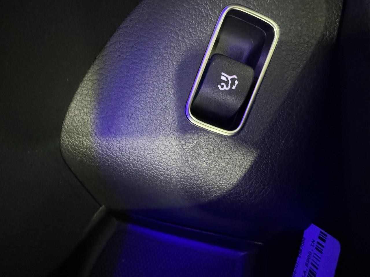 Mercedes-Benz GLE Vehicle Full-screen Gallery Image 28