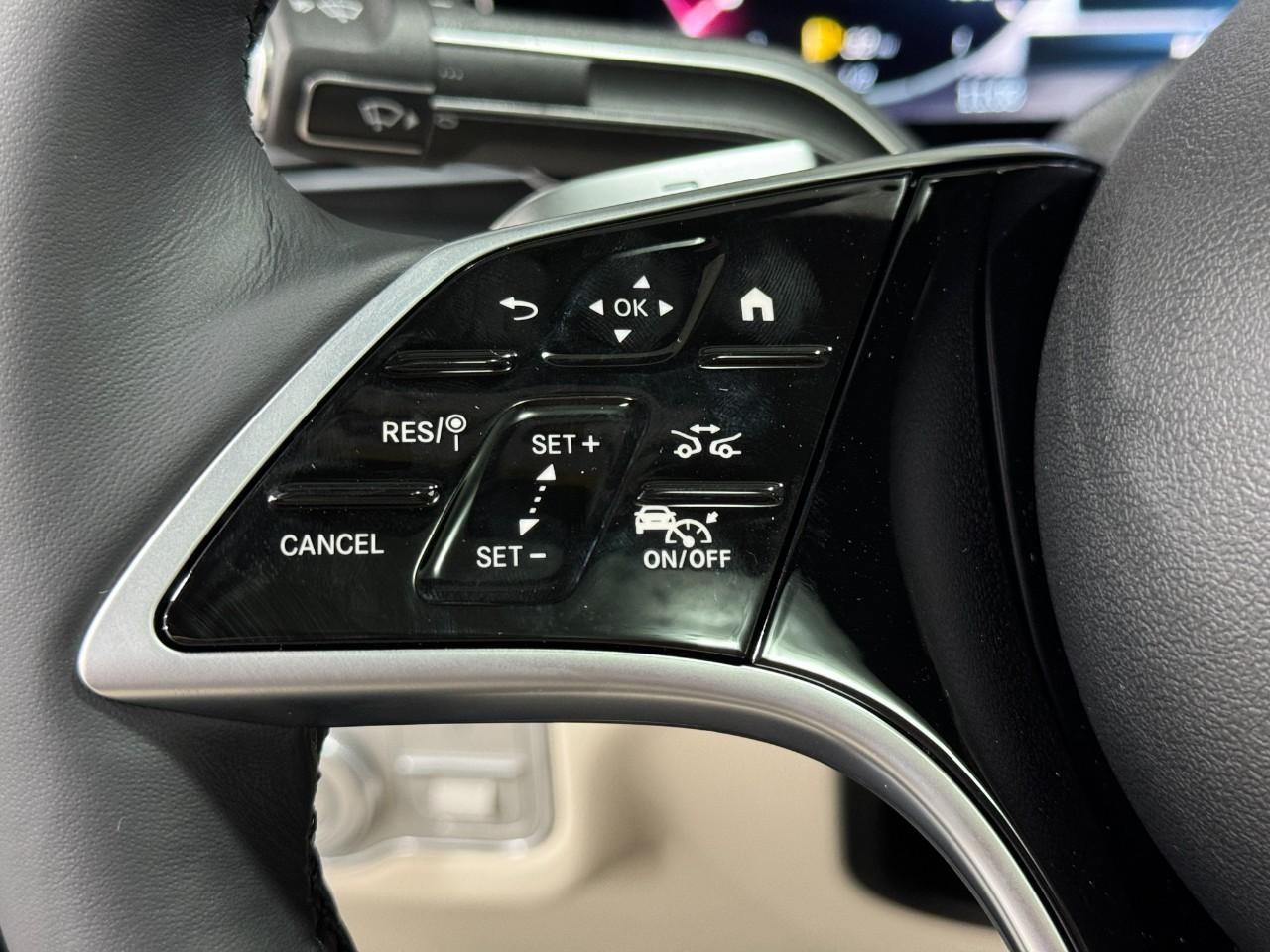 Mercedes-Benz GLE Vehicle Full-screen Gallery Image 33