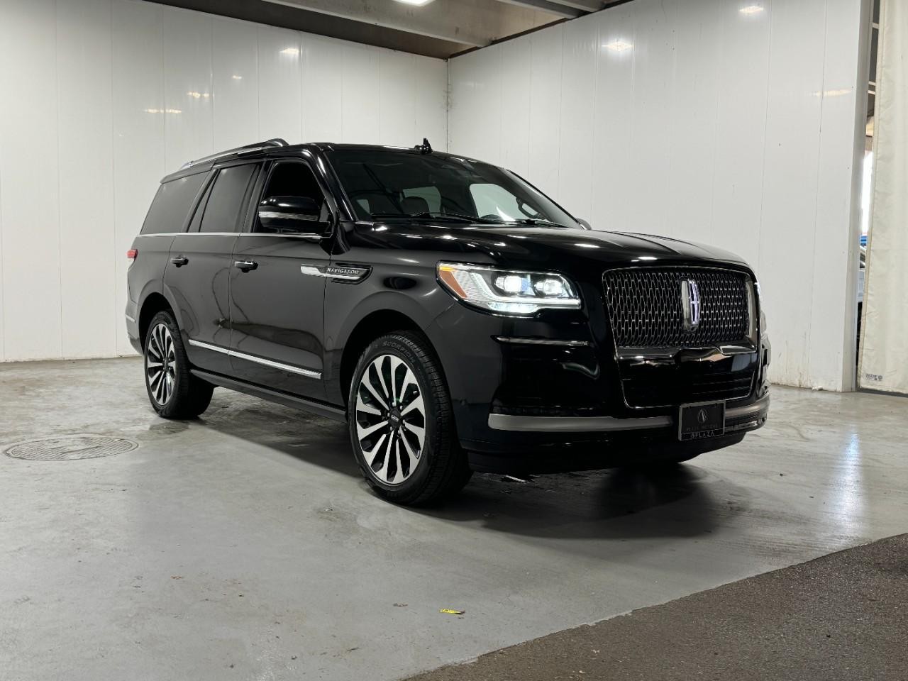 Lincoln Navigator Vehicle Full-screen Gallery Image 06