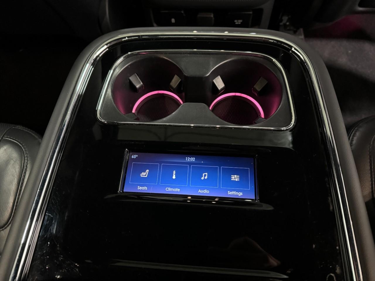 Lincoln Navigator Vehicle Full-screen Gallery Image 13