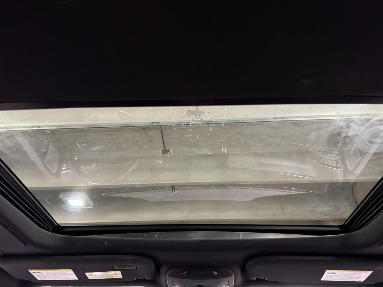 Lincoln Navigator Vehicle Full-screen Gallery Image 14