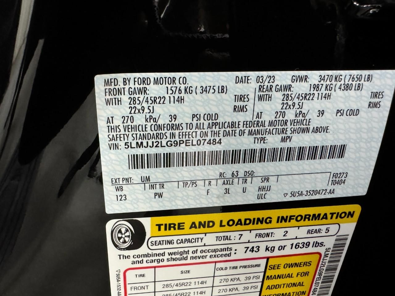 Lincoln Navigator Vehicle Full-screen Gallery Image 33