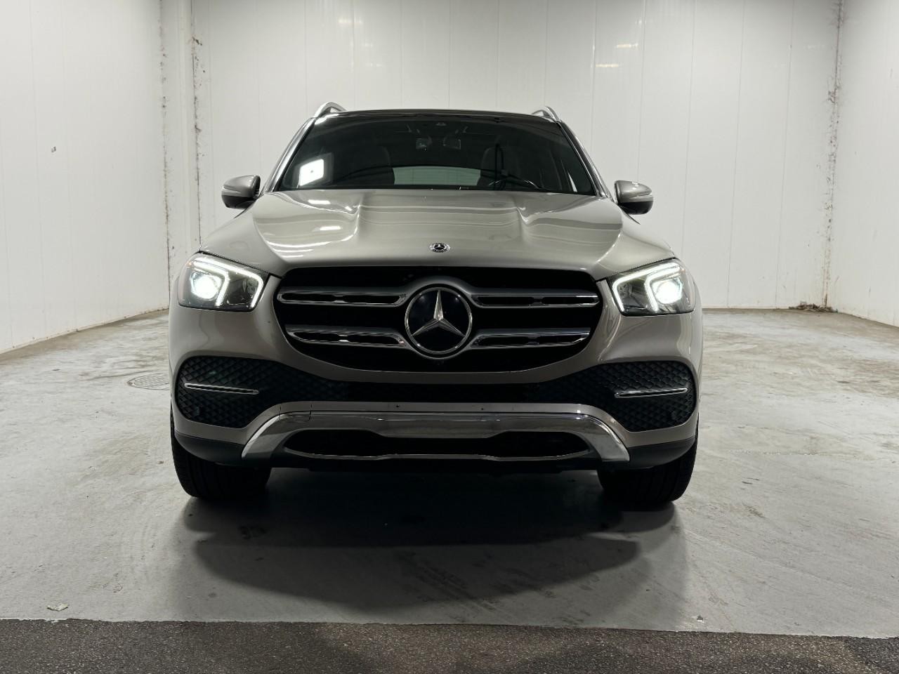 Mercedes-Benz GLE Vehicle Full-screen Gallery Image 7