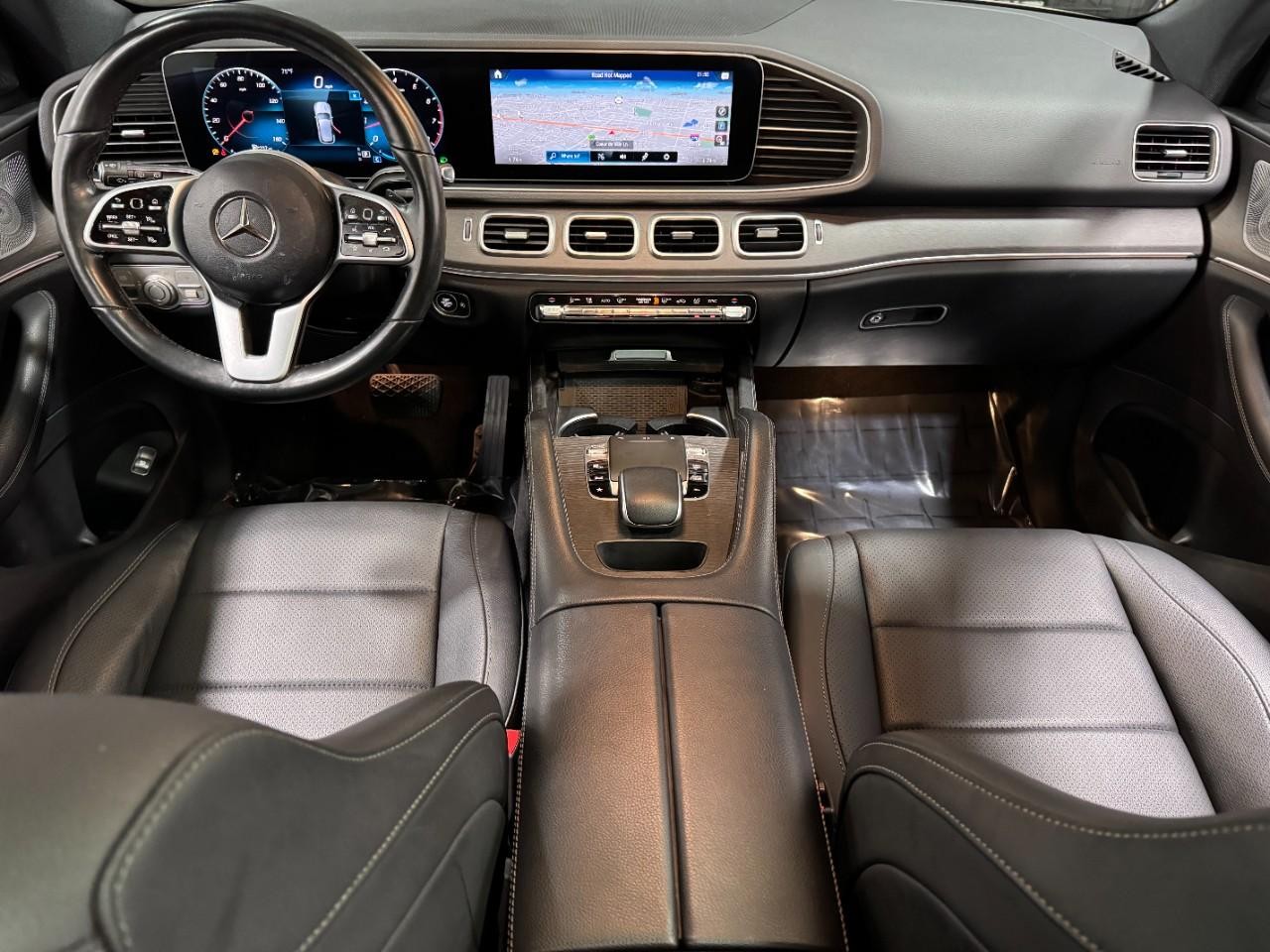 Mercedes-Benz GLE Vehicle Full-screen Gallery Image 12