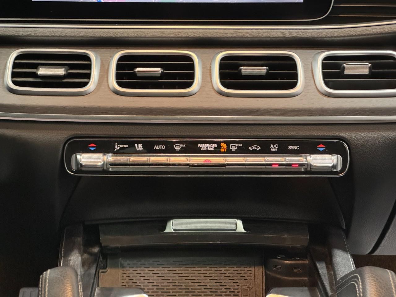 Mercedes-Benz GLE Vehicle Full-screen Gallery Image 15