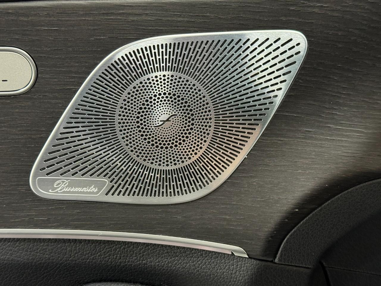 Mercedes-Benz GLE Vehicle Full-screen Gallery Image 24