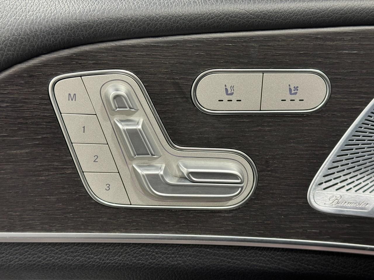 Mercedes-Benz GLE Vehicle Full-screen Gallery Image 25