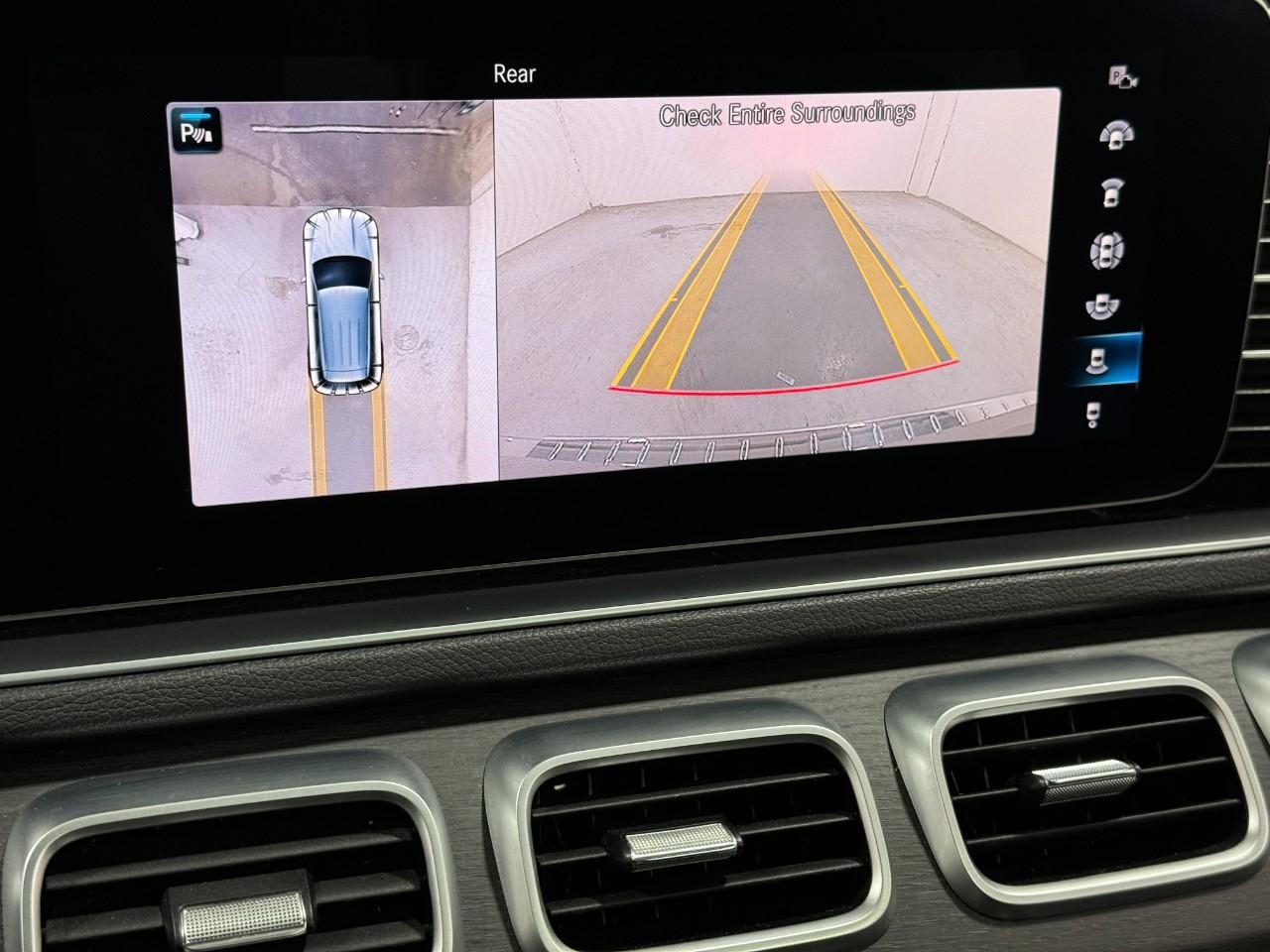 Mercedes-Benz GLE Vehicle Full-screen Gallery Image 37