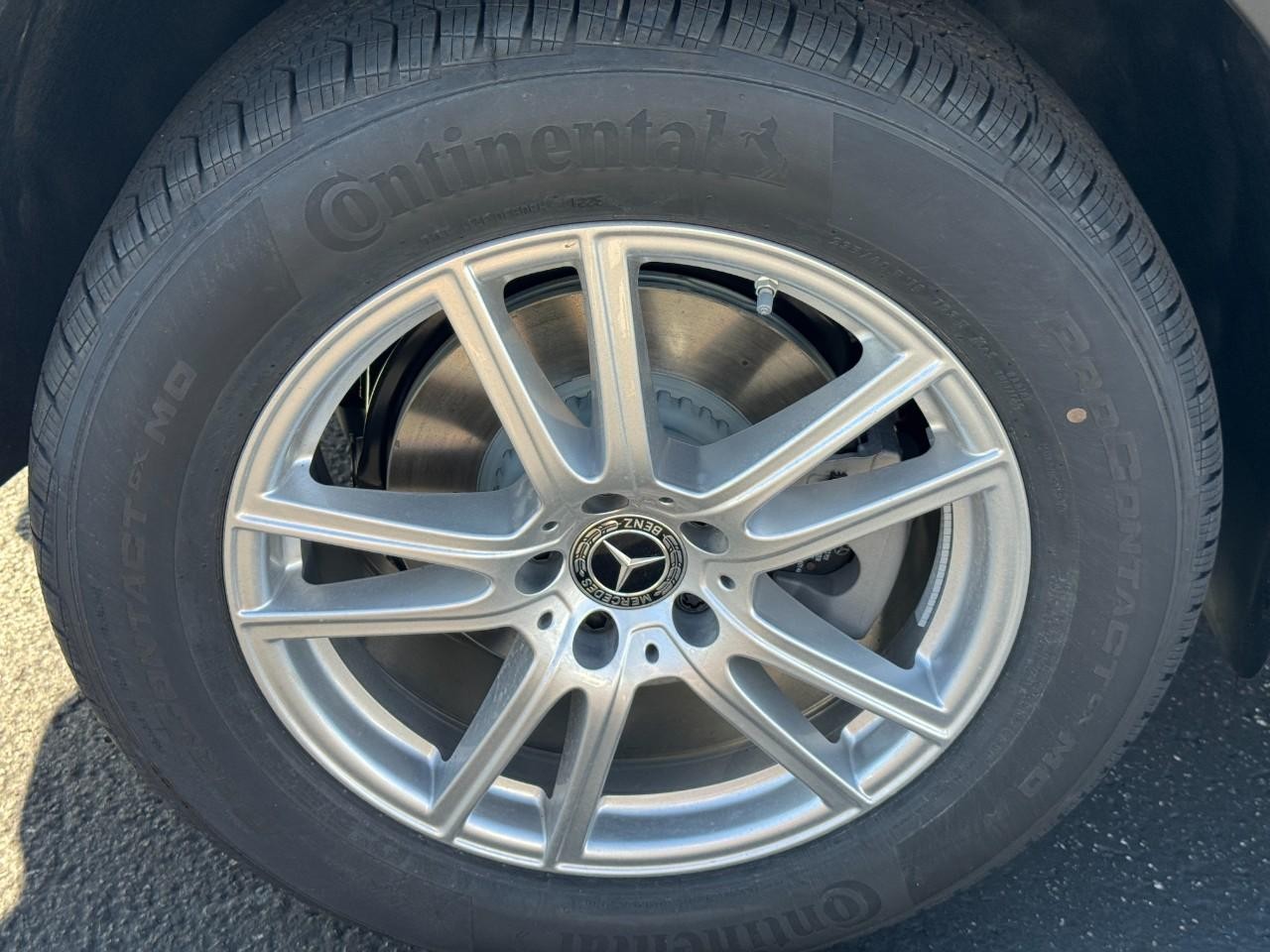 Mercedes-Benz GLC Vehicle Full-screen Gallery Image 6