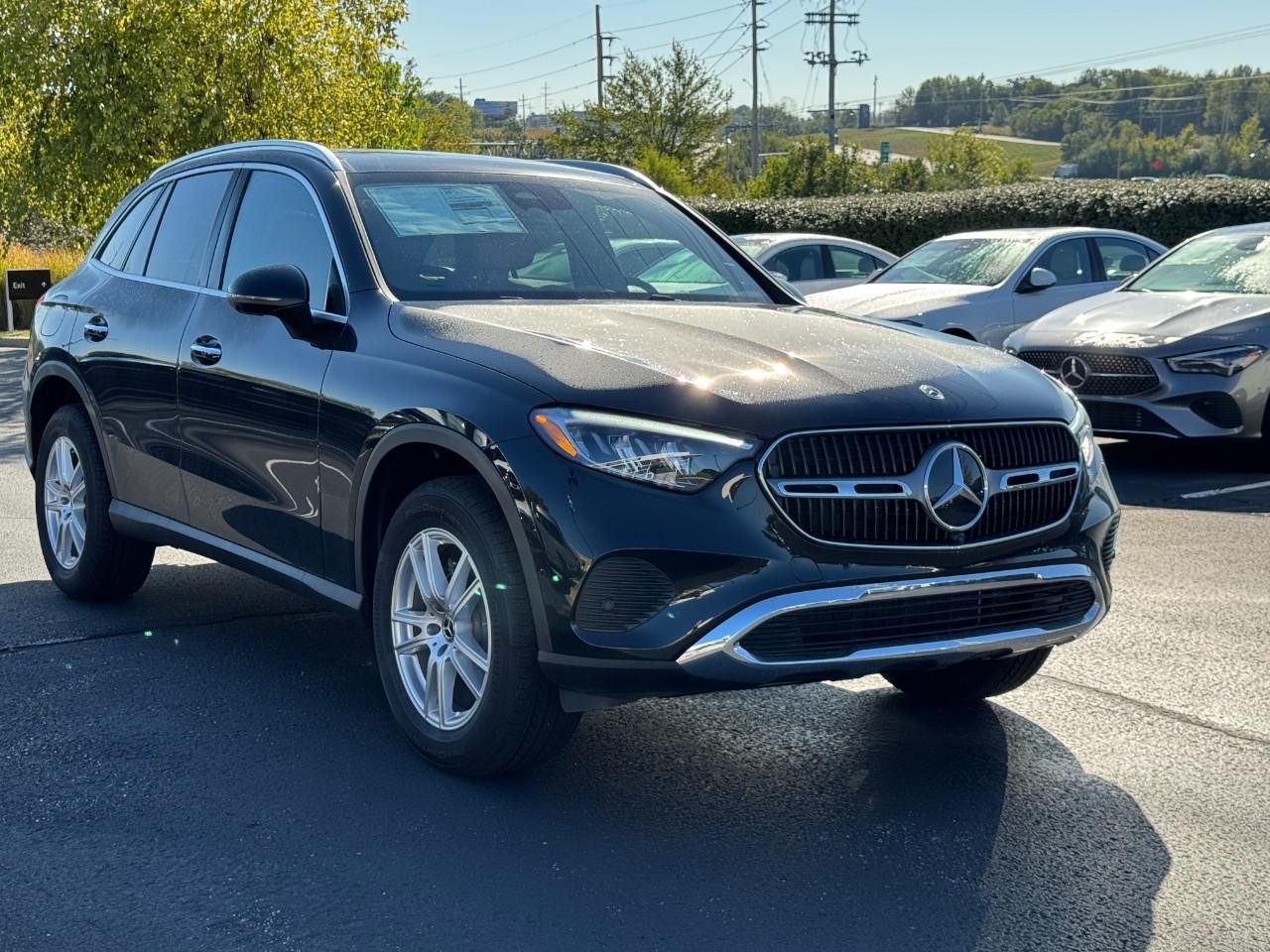 Mercedes-Benz GLC Vehicle Full-screen Gallery Image 7