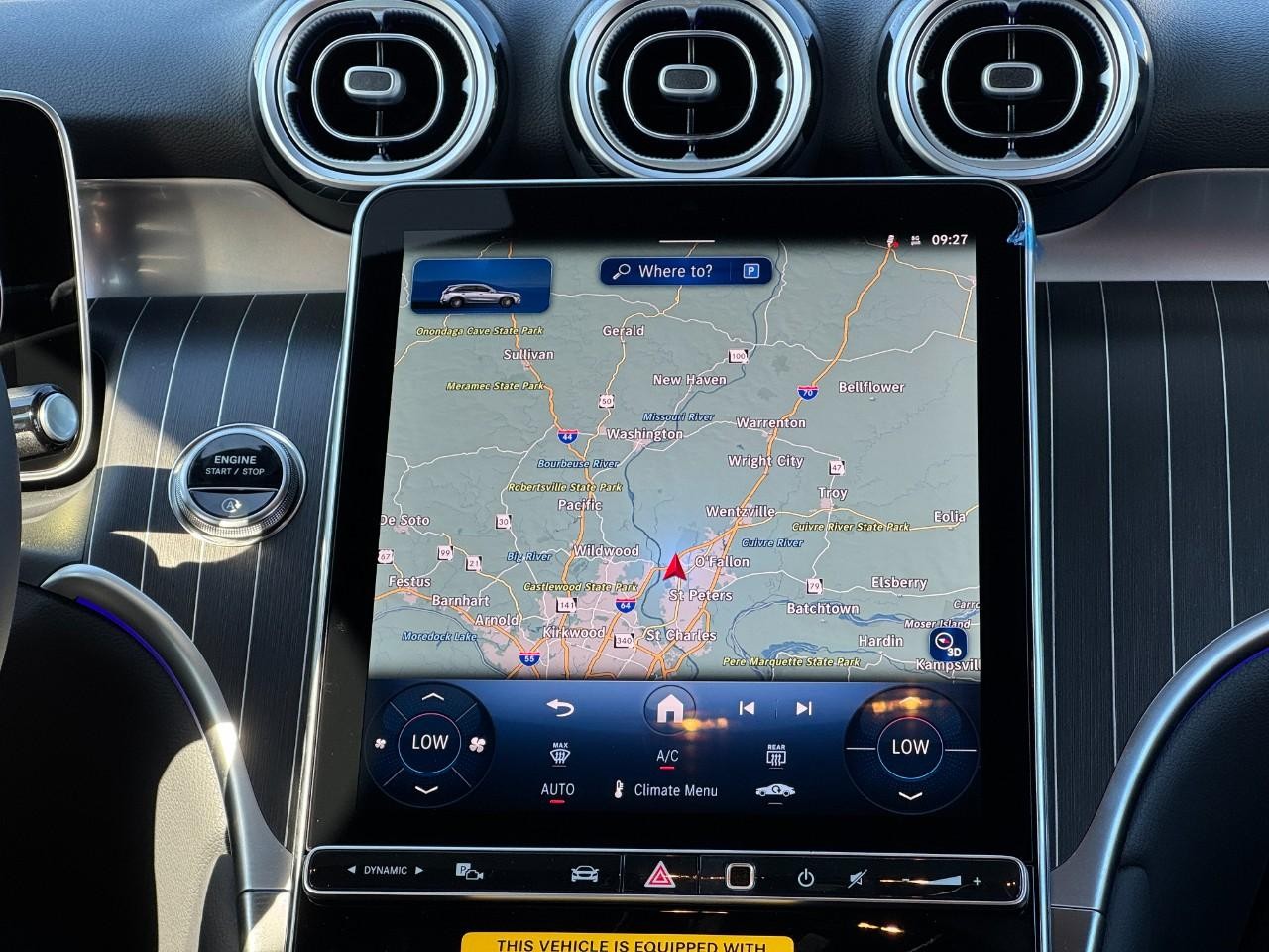 Mercedes-Benz GLC Vehicle Full-screen Gallery Image 16