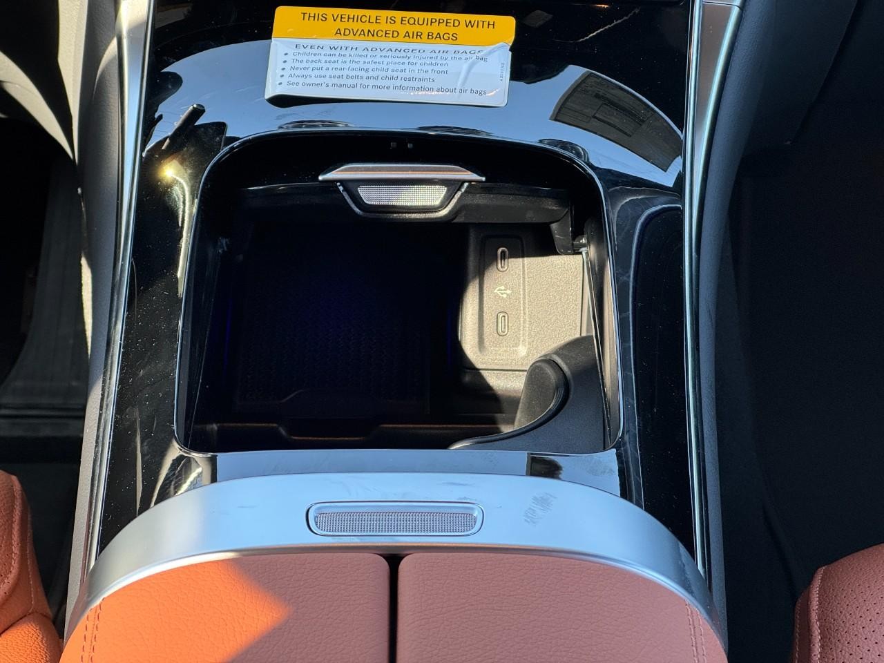 Mercedes-Benz GLC Vehicle Full-screen Gallery Image 17