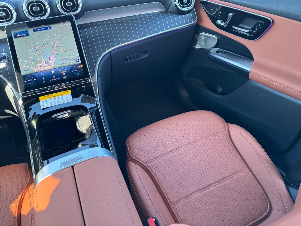 Mercedes-Benz GLC Vehicle Full-screen Gallery Image 18