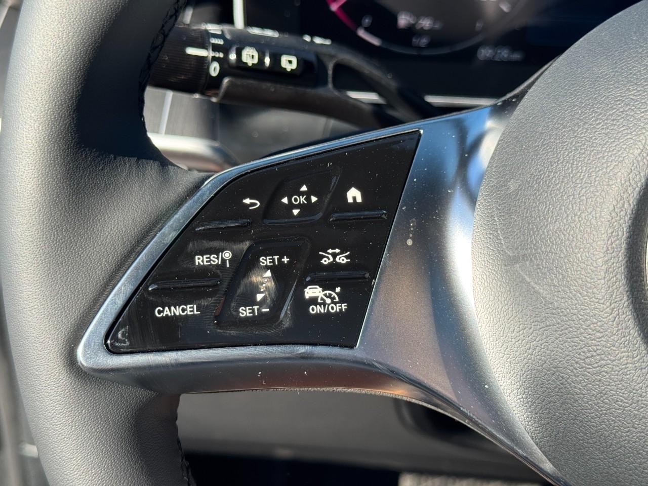 Mercedes-Benz GLC Vehicle Full-screen Gallery Image 21