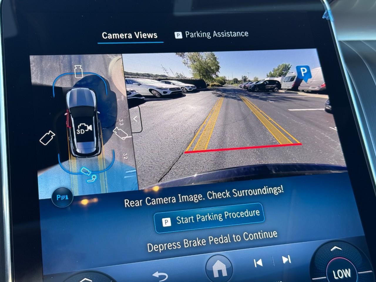 Mercedes-Benz GLC Vehicle Full-screen Gallery Image 25