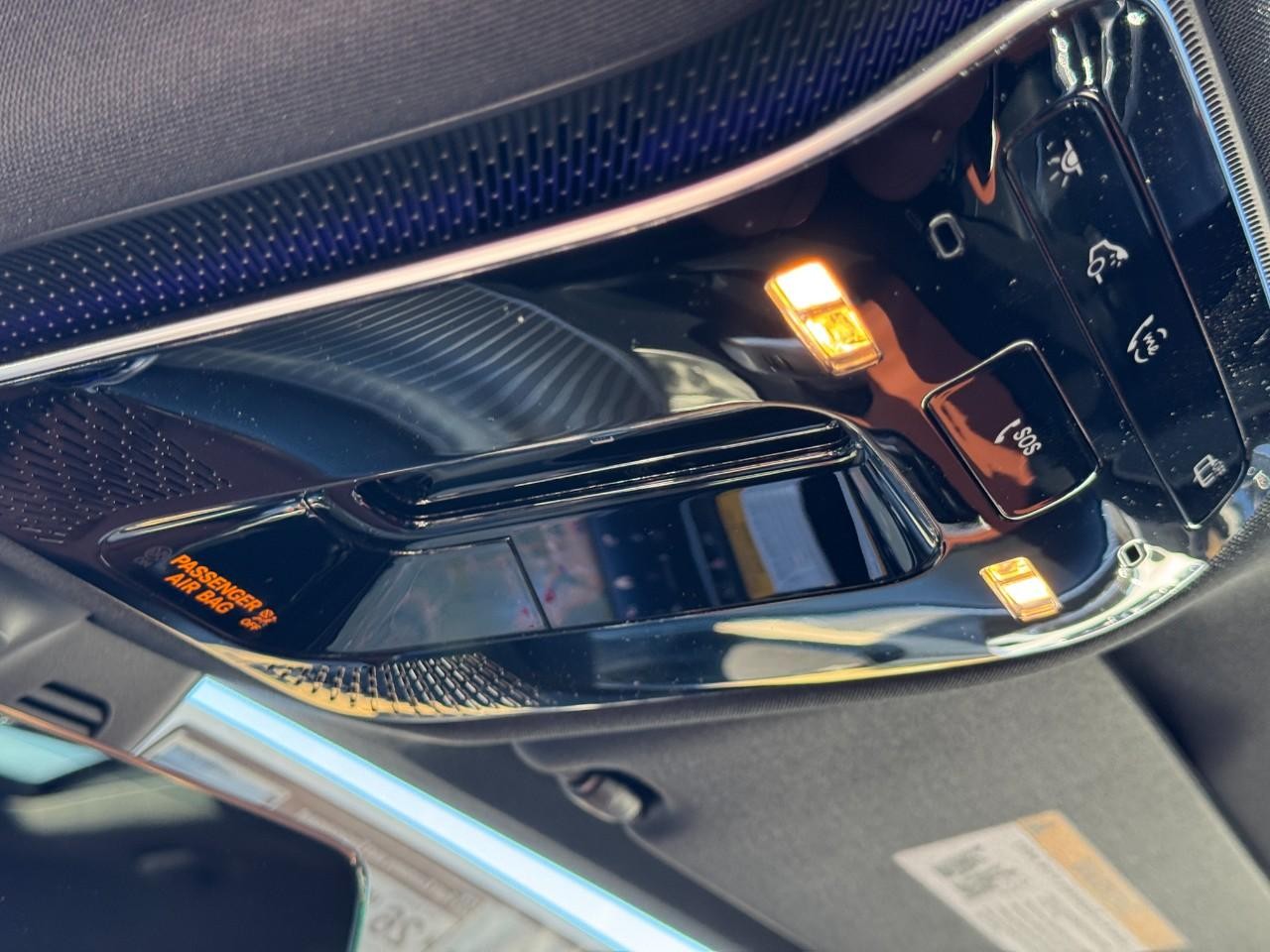 Mercedes-Benz GLC Vehicle Full-screen Gallery Image 27