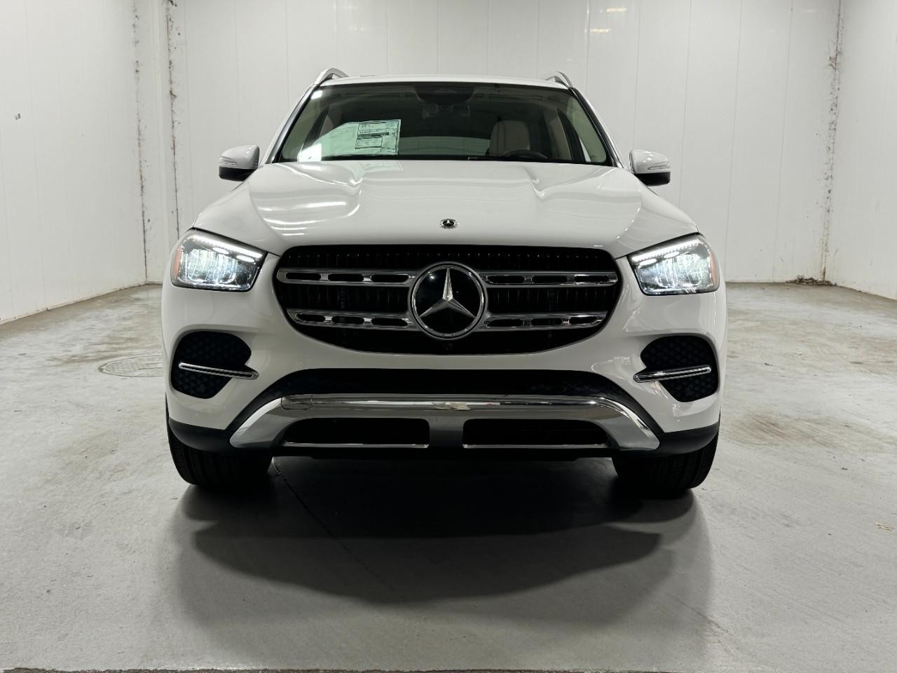 Mercedes-Benz GLE Vehicle Full-screen Gallery Image 7