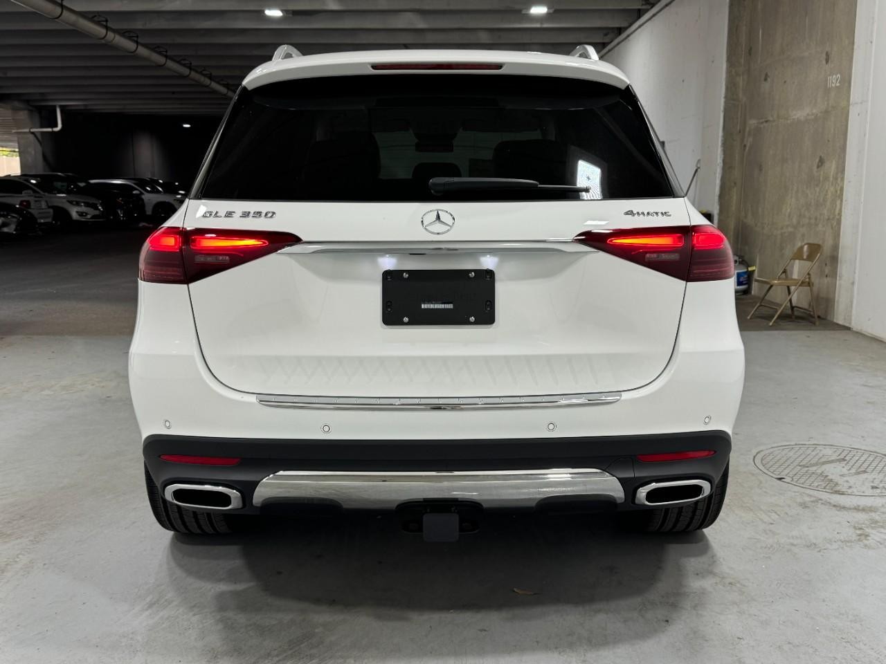 Mercedes-Benz GLE Vehicle Full-screen Gallery Image 9