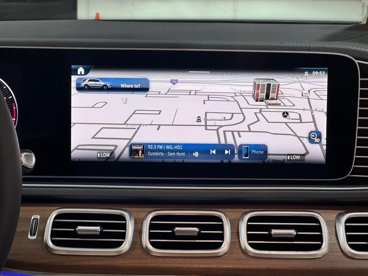 Mercedes-Benz GLE Vehicle Full-screen Gallery Image 14