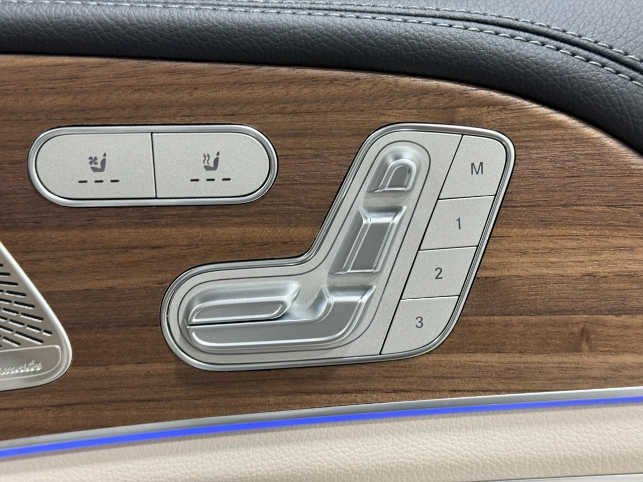 Mercedes-Benz GLE Vehicle Full-screen Gallery Image 21